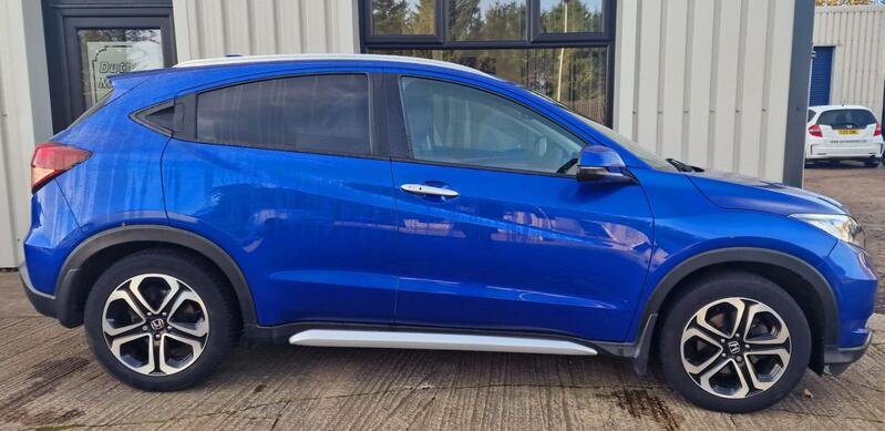 View HONDA HR-V 1.5 i-VTEC EX - FULL HONDA SERVICE HISTORY - AUTOMATIC