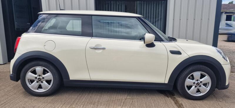 View MINI HATCH 1.5 3-Door Hatch Cooper Classic AUTO
